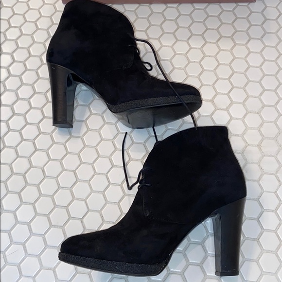 Lightly worn black suede heeled boots - Picture 4 of 6